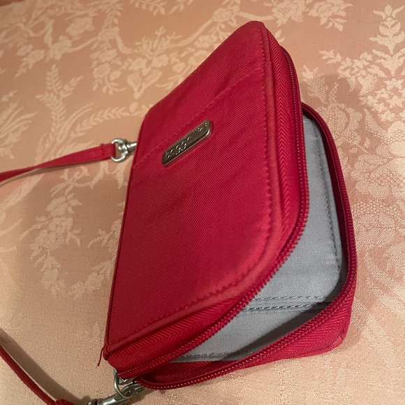 Baggallini Wristlet Small Travel Wallet Red Passport Cards RFID - Picture 7 of 7